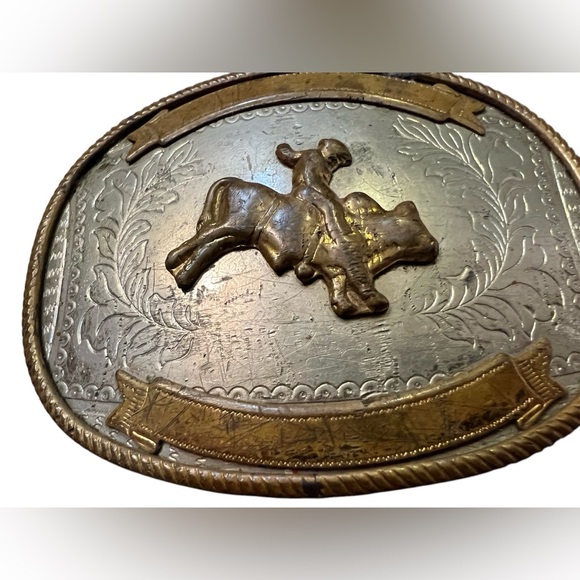 VINTAGE METAL BELT BUCKLE, GERMAN SILVER AND BRASS, BULL RIDING - Picture 4 of 5